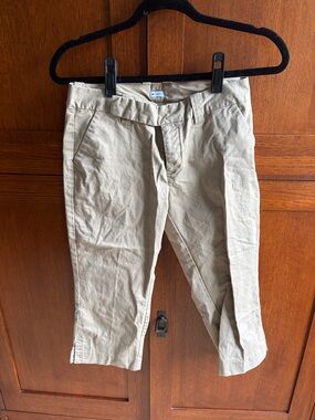 GAP Khaki Cropped Capris